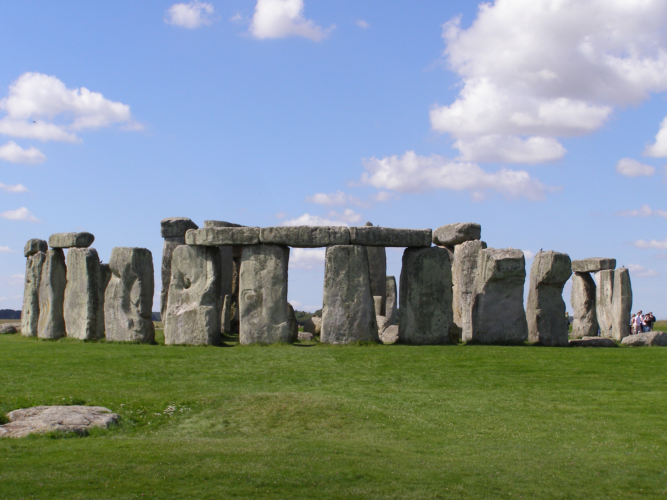 /assets/images/Stonehenge2007_07_30.jpg